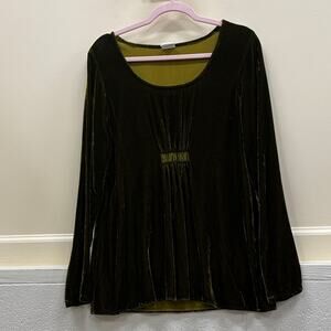 CMC women’s medium Elegant Green Velvet Women's long sleeve ruched top